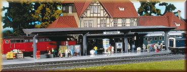 Faller 120200 Bahnsteig mit laufenden Figur - Bild