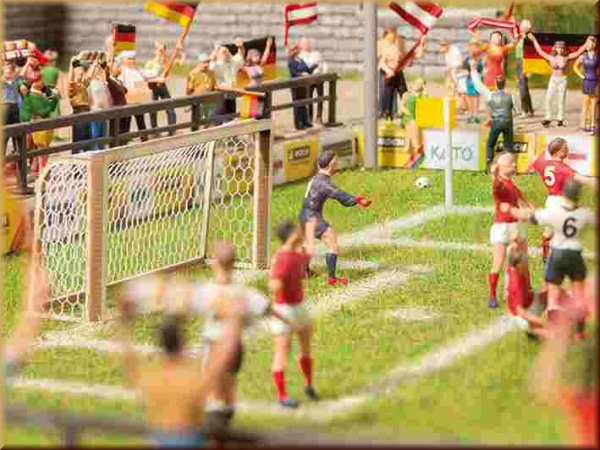 Noch 14399 Fußballtore und Eckfahnen - Bild
