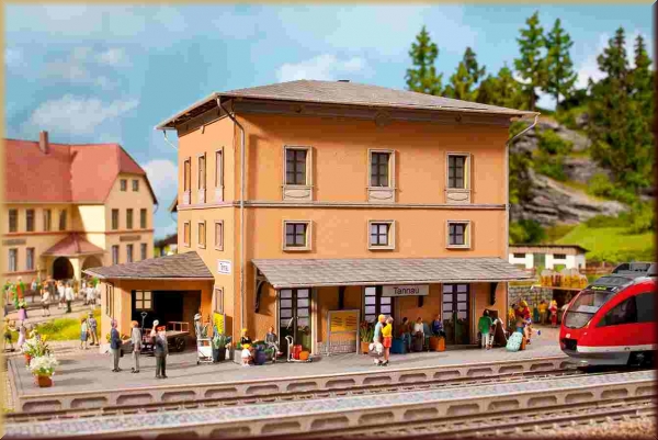 Noch 66004 HO L-C Bahnhof Tannau (Berg) - Bild 1